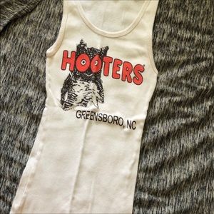 Hooters tank top
